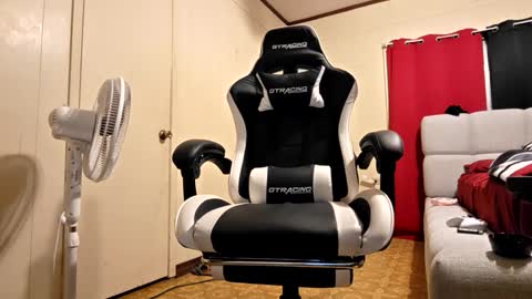 glomightyj online show from January 16, 6:11 am