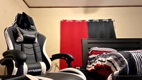 glomightyj online show from April 4, 11:01 pm