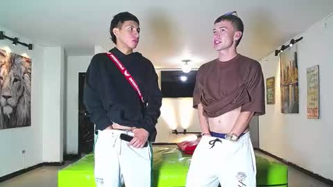 THOMAS AND DAMIAND online show from January 18, 9:02 pm