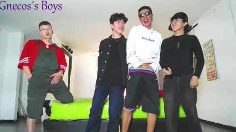 THOMAS AND DAMIAND online show from February 3, 8:57 pm