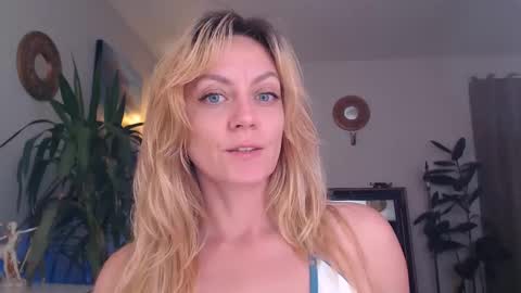 Alisha Dallas online show from December 2, 3:38 am