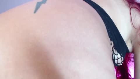 Snapshot of goddess_allison chatting on September 29, 12:31 am goddess_allison online show from September 29, 12:31 am