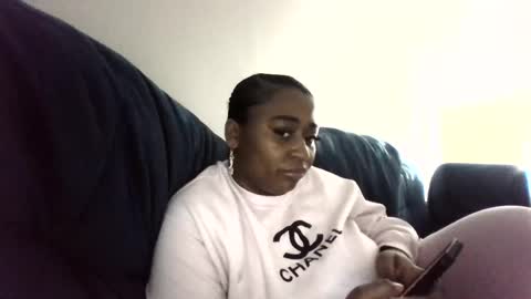 Goddess Allure0 online show from December 8, 7:05 am