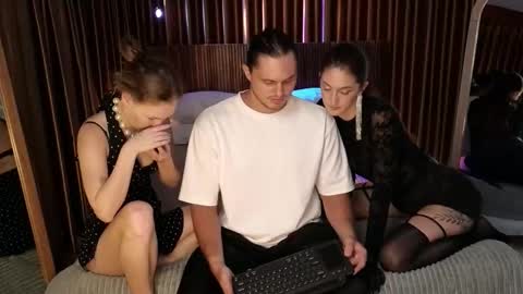   330 UTC2 girls   online show from February 21, 6:05 am