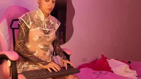 vee online show from December 14, 11:33 pm