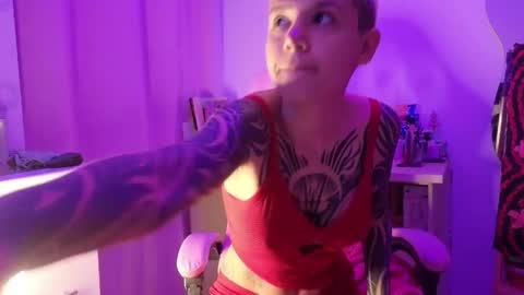 vee online show from May 11, 11:06 am