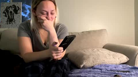 Snapshot of goddessmayvn chatting on February 21, 1:55 am GoddessMayvn online show from February 21, 1:55 am