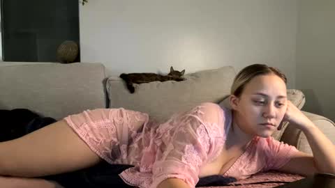 Snapshot of goddessmayvn chatting on February 9, 7:59 am GoddessMayvn online show from February 9, 7:59 am