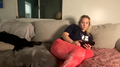 Snapshot of goddessmayvn chatting on February 1, 10:15 am GoddessMayvn online show from February 1, 10:15 am