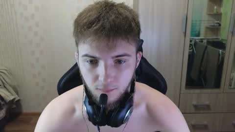 Golden boyyy21 online show from April 7, 9:39 pm