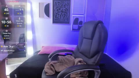 golden_muse online show from March 12, 1:04 pm