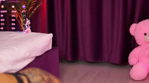 GoldenAmberX online show from March 10, 8:01 pm