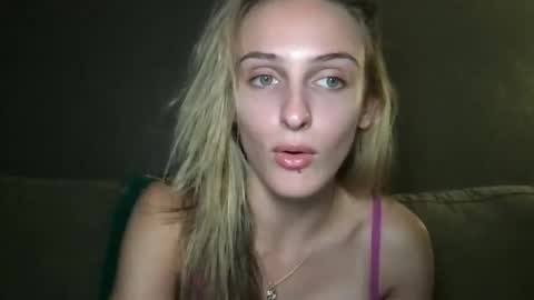 Snapshot of goodgirlliv chatting on October 4, 1:47 am goodgirlliv online show from October 4, 1:47 am
