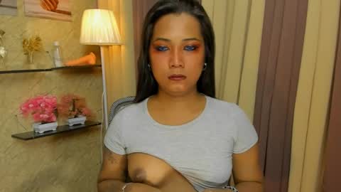 RIANA online show from May 11, 4:48 pm