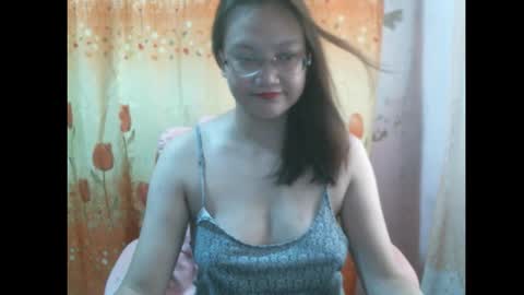 Snapshot of gorgeousmama chatting on October 17, 4:38 am gorgeousmama online show from October 17, 4:38 am