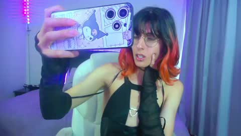goth_minerva online show from May 6, 2:56 pm
