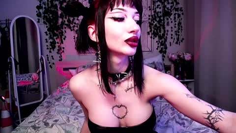 Snapshot of gothdesss chatting on December 24, 11:11 pm    online show from December 24, 11:11 pm