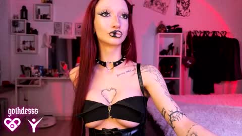 Snapshot of gothdesss chatting on October 16, 4:12 am    online show from October 16, 4:12 am