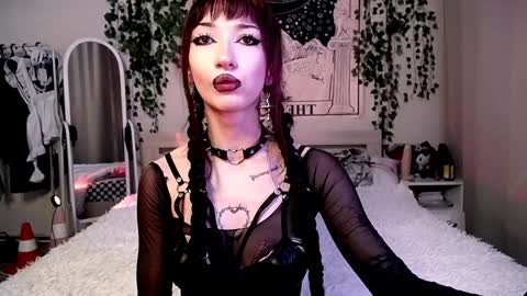 Snapshot of gothdesss chatting on January 15, 3:11 am    online show from January 15, 3:11 am