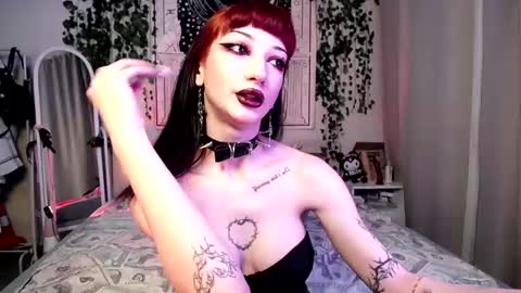 Snapshot of gothdesss chatting on February 26, 2:19 am    online show from February 26, 2:19 am