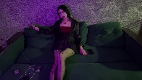 gothmoon_ online show from April 10, 7:07 pm