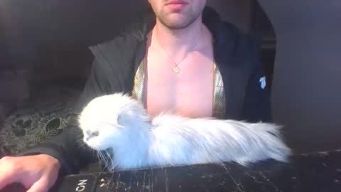 goura2000 online show from April 2, 8:16 pm