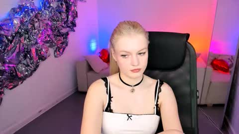 Snapshot of graceglamour chatting on October 11, 7:02 am Grace Glamour online show from October 11, 7:02 am
