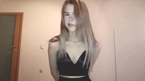 Emily online show from May 17, 11:52 am