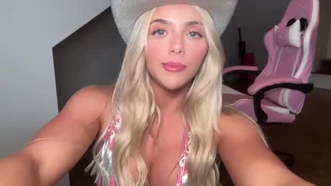 Snapshot of gracieparker chatting on October 5, 1:47 am Gracie online show from October 5, 1:47 am