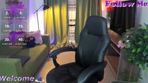Snapshot of graycewild chatting on October 13, 5:31 am GrayceWild online show from October 13, 5:31 am