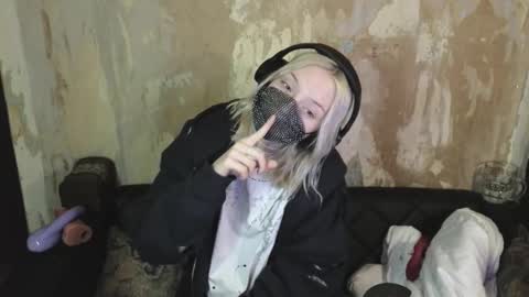 Snapshot of graylovescookies chatting on December 18, 1:15 am graylovescookies online show from December 18, 1:15 am