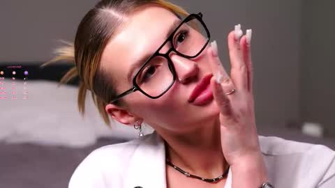 Kelly online show from November 8, 1:25 pm