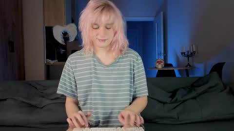 Greg-independent model online show from April 4, 9:44 pm