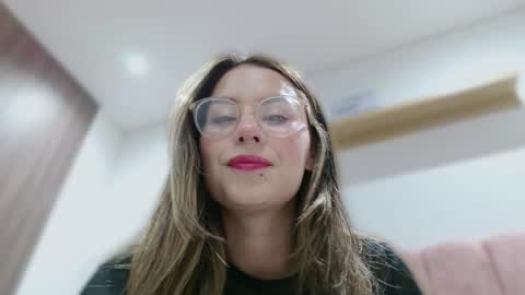 Snapshot of greta_miss chatting on October 16, 3:17 am Emmy online show from October 16, 3:17 am