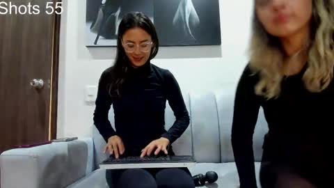 Snapshot of greta_miss chatting on March 1, 6:35 am Emmy online show from March 1, 6:35 am