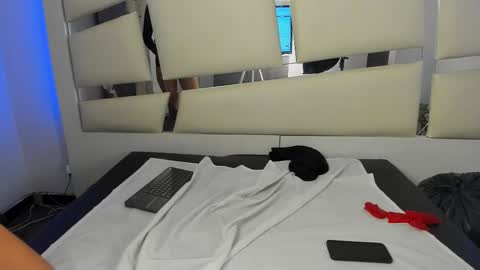 grupojade online show from February 25, 11:59 pm