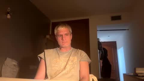 guardiannif_ online show from December 20, 12:28 am