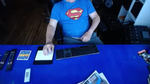 Snapshot of guesswhatigot2 chatting on December 4, 7:44 am guesswhatigot2 online show from December 4, 7:44 am