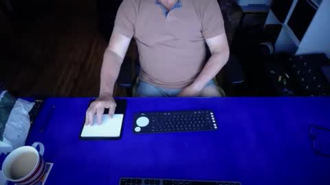 Snapshot of guesswhatigot2 chatting on October 6, 8:10 am guesswhatigot2 online show from October 6, 8:10 am