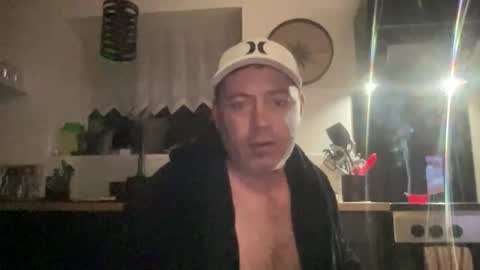 guil0 online show from April 18, 7:21 am