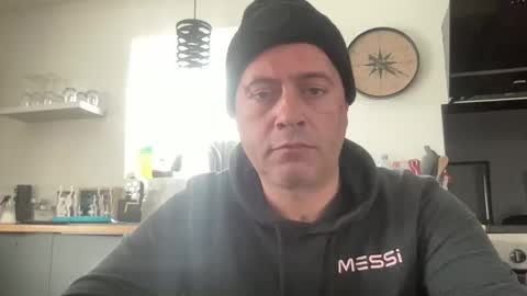 guil0 online show from April 6, 6:20 pm