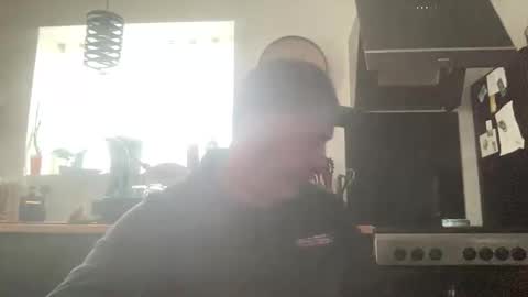 guil0 online show from February 2, 1:07 pm