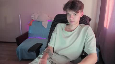 guy_liam1 online show from September 26, 3:09 pm