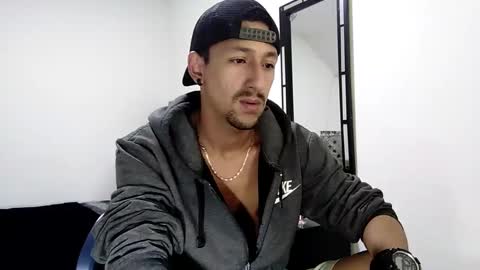 Snapshot of guykarim chatting on December 31, 5:11 am karim online show from December 31, 5:11 am