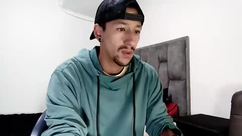 Snapshot of guykarim chatting on February 26, 8:50 am karim online show from February 26, 8:50 am