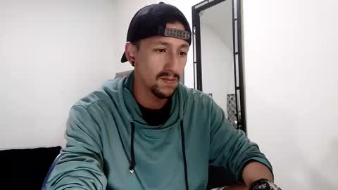 Snapshot of guykarim chatting on January 19, 4:22 am karim online show from January 19, 4:22 am