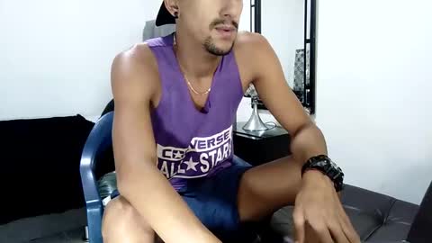 Snapshot of guykarim chatting on January 27, 4:09 am karim online show from January 27, 4:09 am