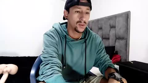 Snapshot of guykarim chatting on February 26, 12:38 pm karim online show from February 26, 12:38 pm