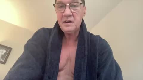 Snapshot of gwashere4u chatting on December 1, 5:37 pm gwashere4u online show from December 1, 5:37 pm