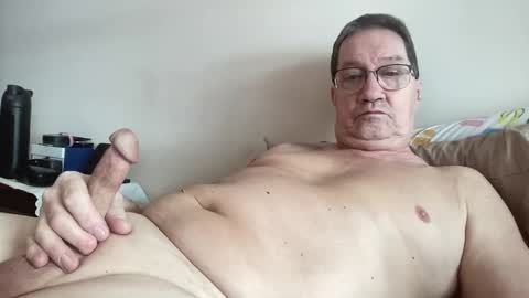 Snapshot of gwashere4u chatting on February 11, 4:24 pm gwashere4u online show from February 11, 4:24 pm